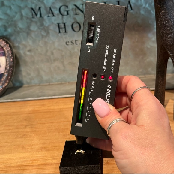 #301 0.64 ctw Moissanite Huggies - Picture 4 of 4